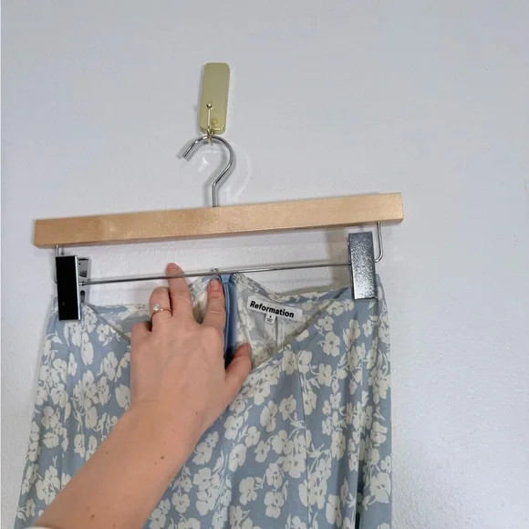 Reformation Zoe Midi skirt blue floral high slit size 4 - Picture 3 of 6